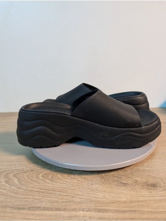Women\'s Crocs Platform Skyline Slides Size 7 Slip on PVC Sandals Solid Black main image 10